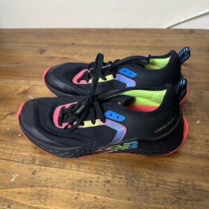 New Balance Freash Foam Girls V2 Youth 5 Shoes
